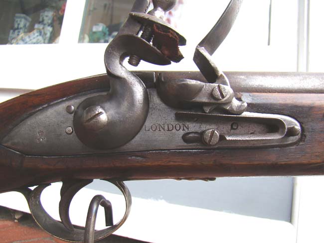 A late 18th or early 19th century steel barreled flintlock blunderbuss with swivel mount — image 2